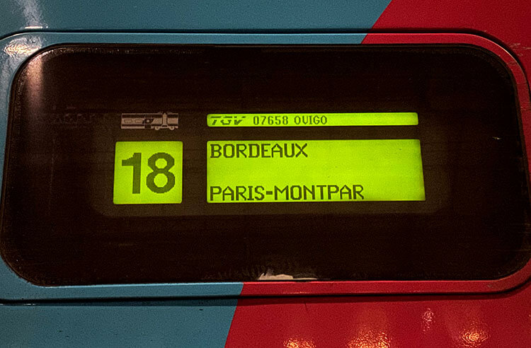 A digital displaying showing coach 18 on the OUIGO Bordeaux Paris fast train