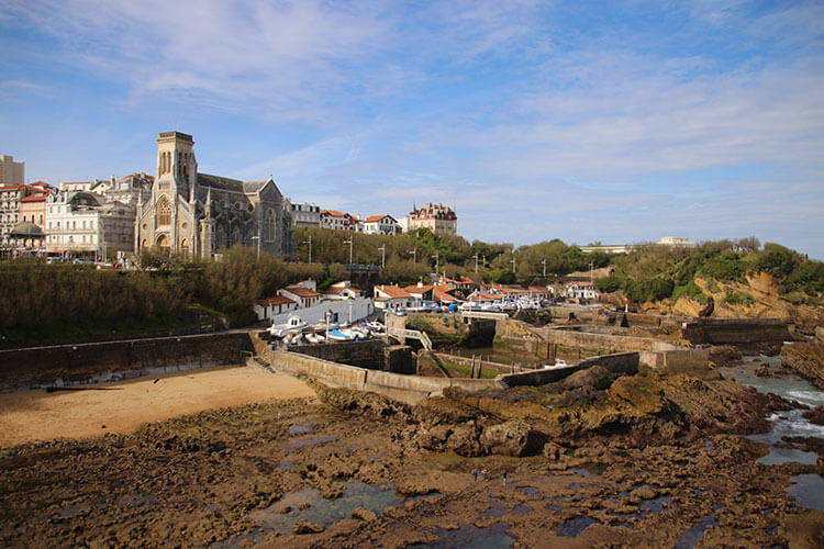 The Fisherman's Wharf in Biarritz at low tide