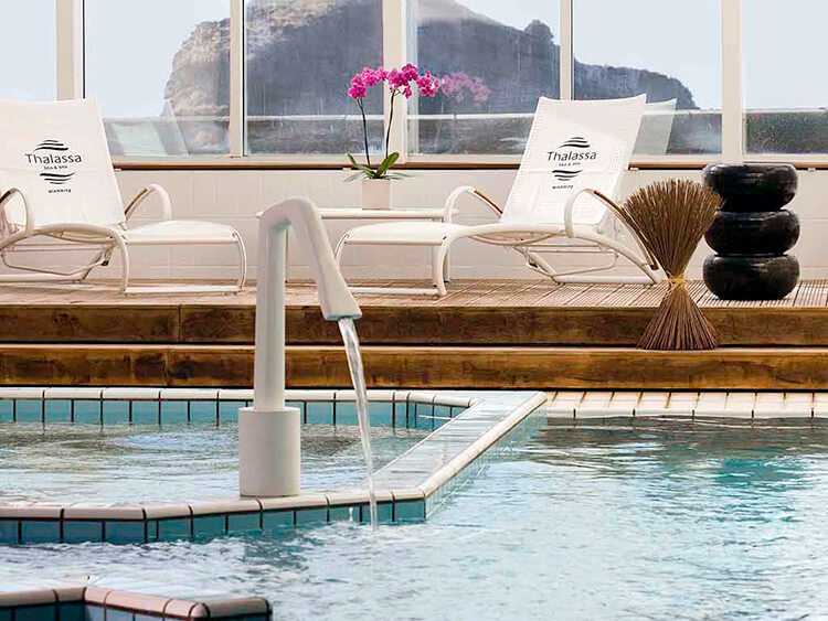 The spa pool sits right on the cliff edge with a view of the ocean