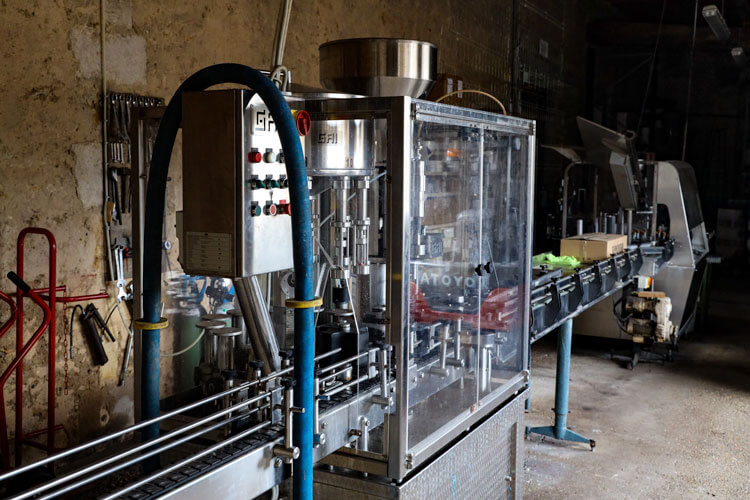 The bottling facility with the bottling machine Château de Cérons invested in