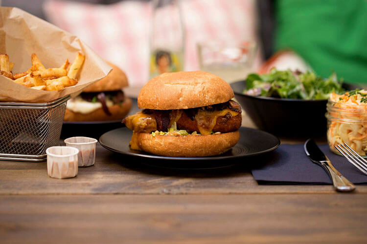 The Edward, a chicken burger with honey mustard and cheddar, at Edmond Pure Burger in Bordeaux